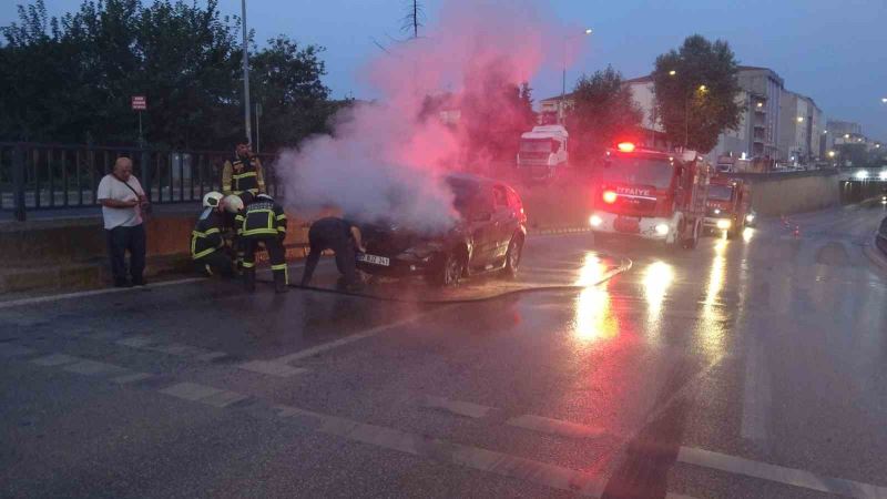 Kilometrelerce yol gidip aldığı cip, dönüş yolunda yandı
