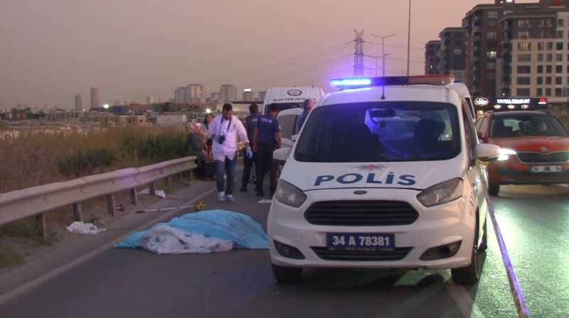 Başakşehir’de beton mikseri ile bariyer arasına sıkışan motosikletin sürücüsü hayatını kaybetti