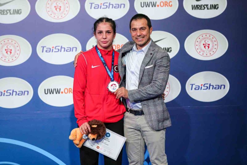 Duygu Gen’den gümüş madalya