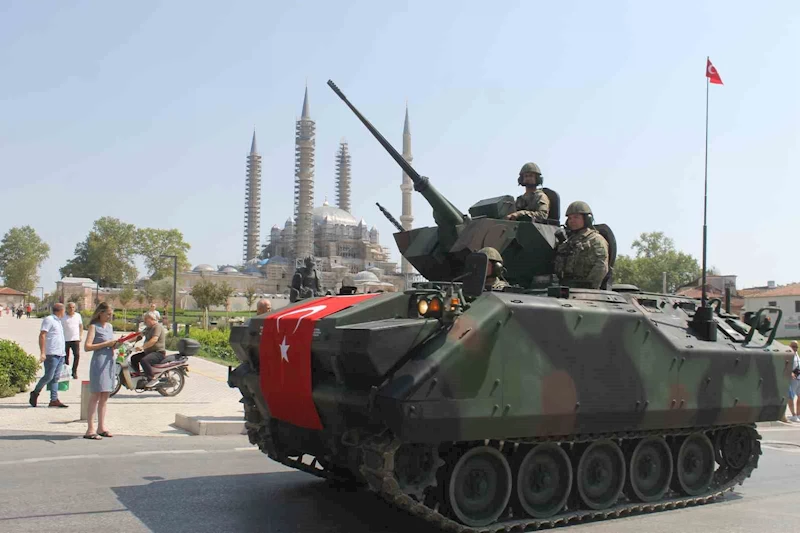 Edirne’de 30 Ağustos töreninde askeri birlikler hayran bıraktı
