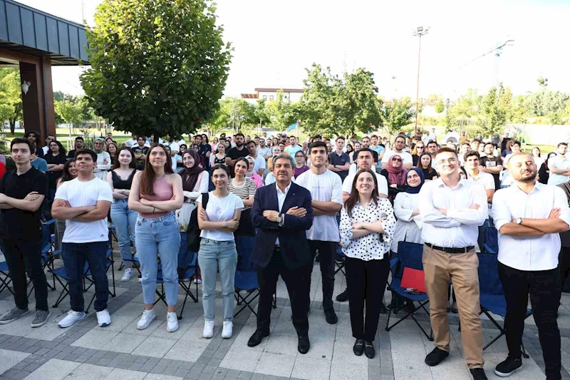 Esenler’in yazılımcı gençleri Zafer Bayramı için oyun geliştirdi
