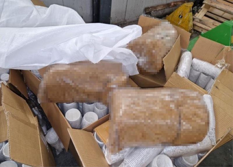 Karton bardaklar arasında 35 bin euroluk kaçak tütün ele geçirildi
