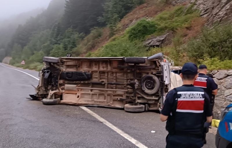 Bursa’da tarım işçilerini taşıyan minibüs devrildi: 4’ü çocuk 10 yaralı
