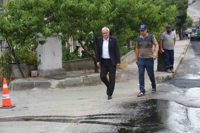 Başkan Bakkalcıoğlu 4 Eylül Mahallesi’ndeki asfalt çalışmalarını yerinde inceledi