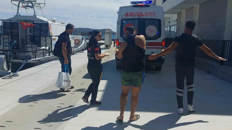 Gezi teknesinde yaralanan kişi Sahil Güvenlik tarafından karaya çıkartıldı
