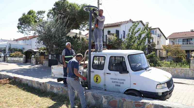 Burhaniye’de Kordonboyu Caddesi ışıl ışıl
