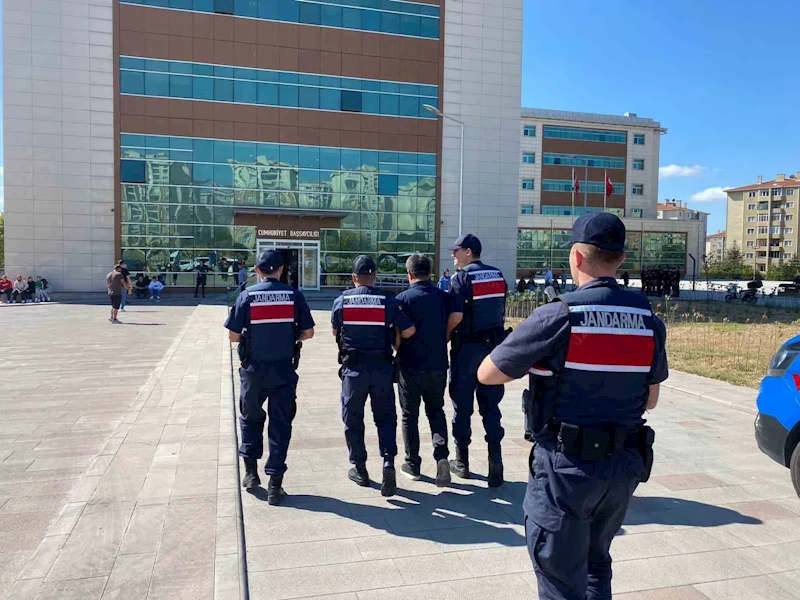 FETÖ ve dolandırıcılıktan aranan zanlı tutuklandı
