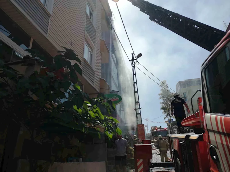 Ataşehir’de restoranda korkutan yangın: Bir kişi dumandan etkilendi
