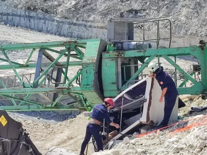 Arnavutköy’de sanayi sitesi inşaatında vinç devrildi: 1 işçi hayatını kaybetti
