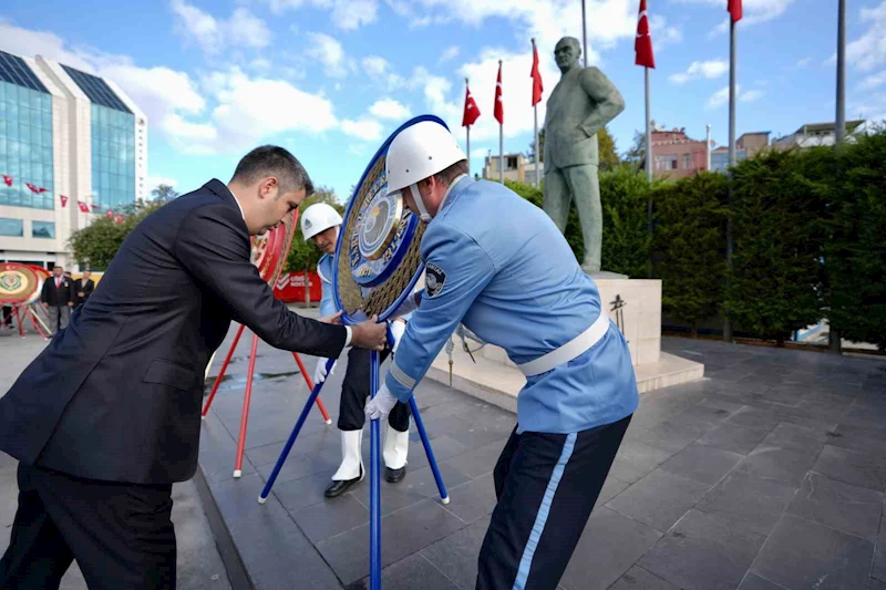 Gaziler Günü’nde Kartal’da Atatürk Anıtı’na çelenk sunuldu
