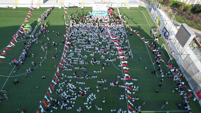 Gaziosmanpaşa’da bin 500 çocuk Geleneksel Sünnet Şöleni’nde doyasıya eğlendi
