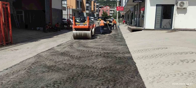 Murat Taşer Sokağa 100 ton asfalt
