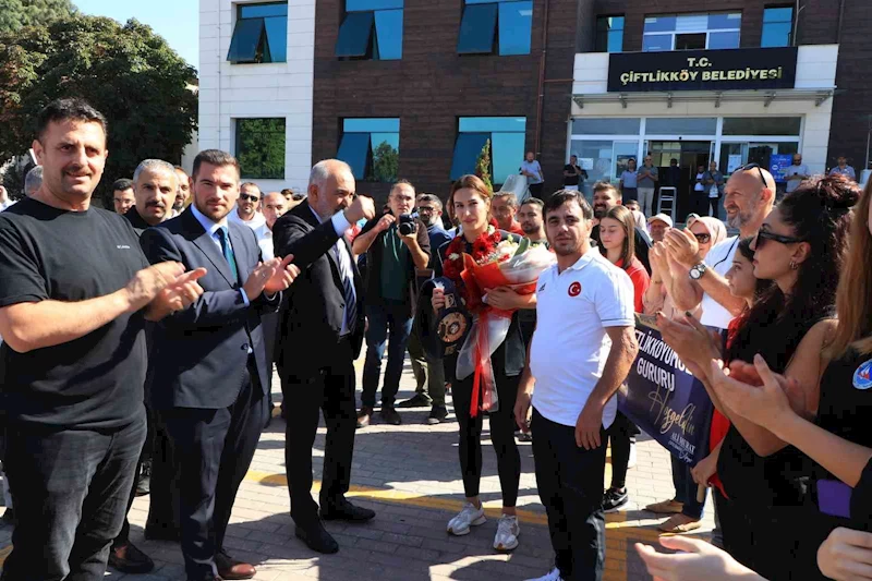 Dünya şampiyonu Çavuşoğlu, Yalova’da coşkuyla karşılandı
