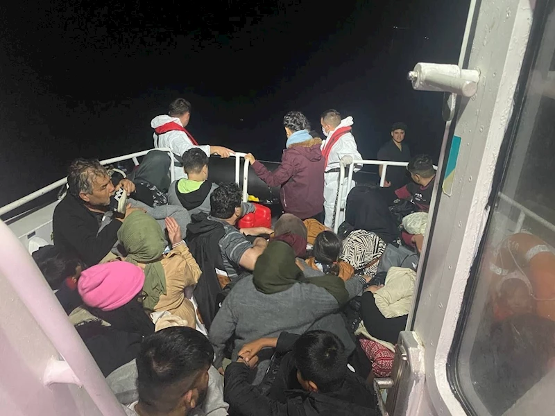 Ayvacık açıklarında Yunan unsurlarınca ölüme terk edilen 40 kaçak göçmen kurtarıldı
