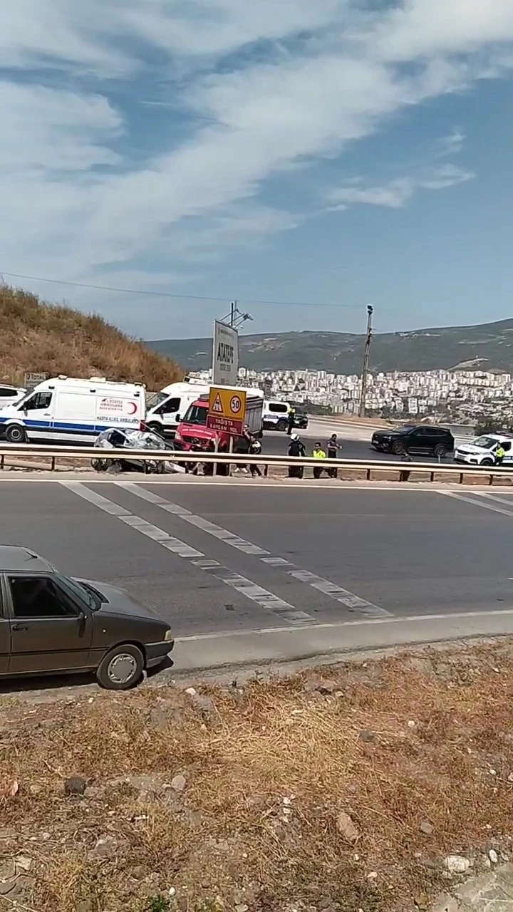 Bursa’da bariyerlere giren araç kullanılamaz hale geldi : 2 yaralı
