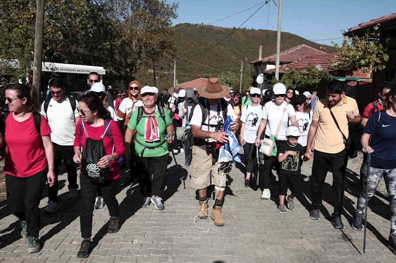 Kalp sağlığı için 7 kilometre yürüdüler
