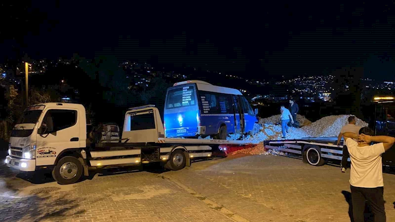 Sakarya’da hareketli gece: Minibüs şoförünün genç kıza sözlü taciz iddiası ortalığı karıştırdı
