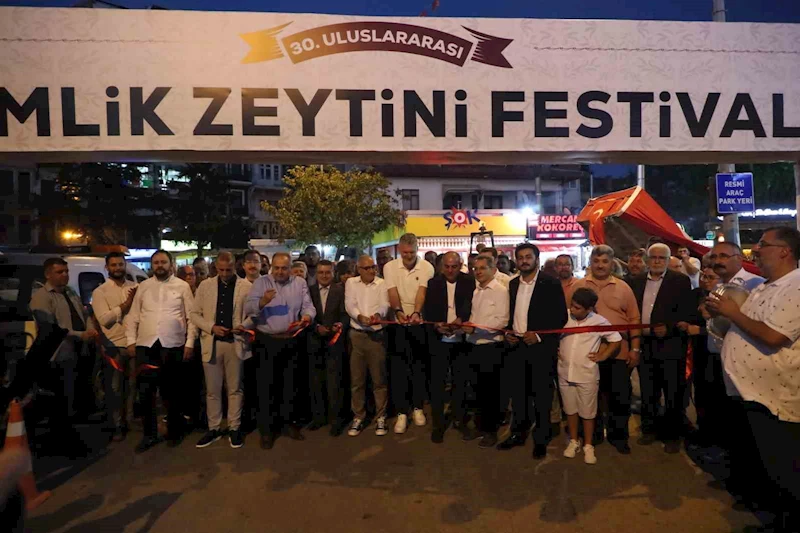 30. Uluslararası Gemlik Zeytini Festivali renkli görüntülerle başladı
