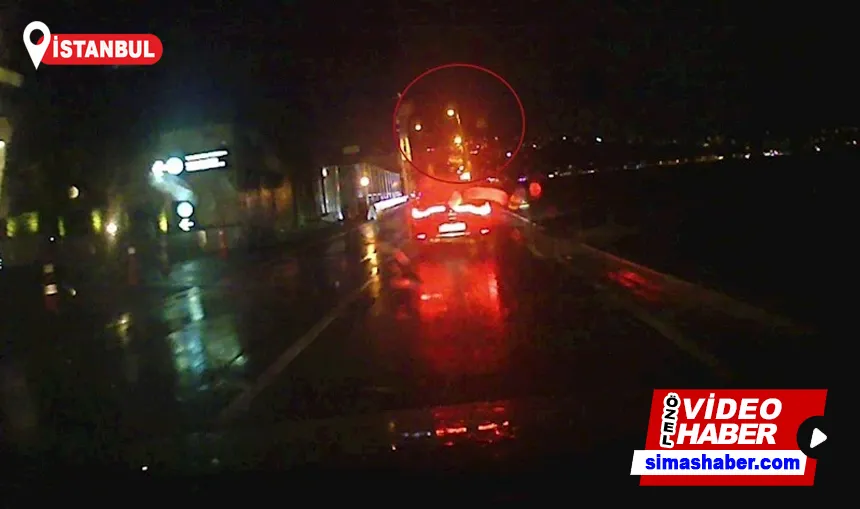 Tarabya’da ölümden kıl payı kurtuluş kamerada: BEDAŞ’ın aydınlatma direği yola devrildi, sürücü saniyeyle kurtuldu