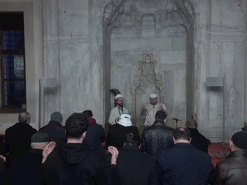 Edirne’de tüm camilerde şehitler için dua edildi
