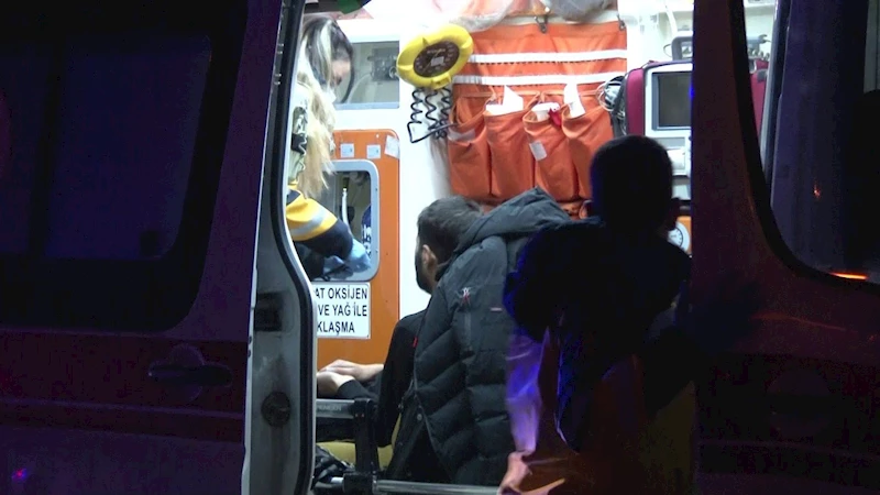 Sancaktepe’de 5 aracın karıştığı zincirleme kazada 2 kişi yaralandı
