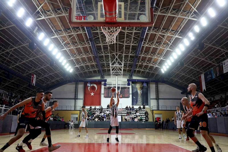Sakarya Büyükşehir basket ikinci yarıya galibiyetle başladı: 71-91
