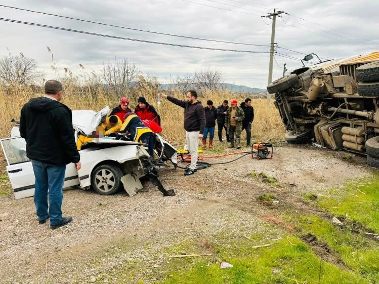 Gönen’de üç aracın karıştığı kazada 1 kişi öldü
