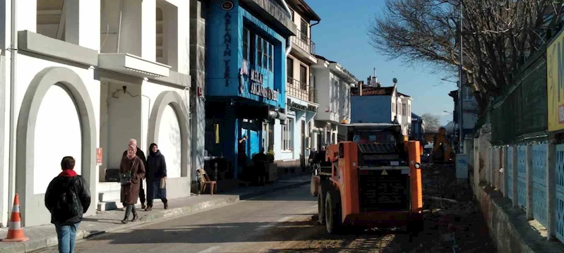 Mudanya’ya karlı havalara özel tretuvar
