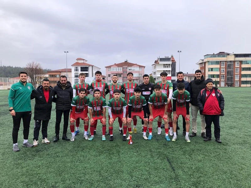 Bilecik U-18 Gençler Ligi’nde 2 hafta önce şampiyonluğu garantileyen 1308 Osmaneli Belediyespor kupasına kavuştu
