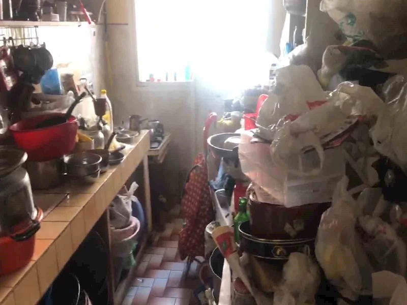 Yalova’da çöp evden 2 ton katı atık çıktı
