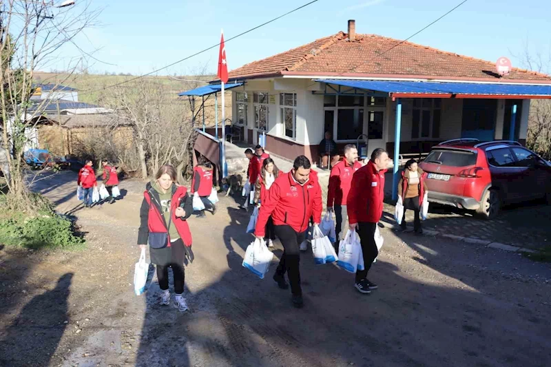 İzmit Belediyesi ekipleri köy köy gezerek talepleri dinliyor
