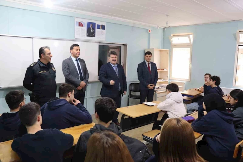 Yalova İl Emniyet Müdürü Gözüm, Altınova’da öğrencilerle buluştu
