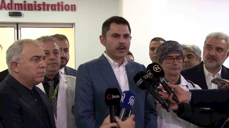 Murat Kurum, saldırıda yaralanan Fatih Camii İmamı Galip Usta’yı hastanede ziyaret etti
