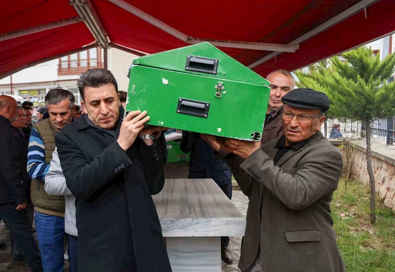 Vatani görevini yerine getirirken hayatını kaybeden Ayhan Öztürk’ün babası vefat etti
