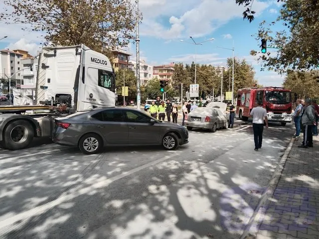 Seyir halindeki otomobil alev aldı