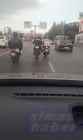 Benzini biten motosikletlinin yardımına başka bir motosiklet sürücüsü koştu