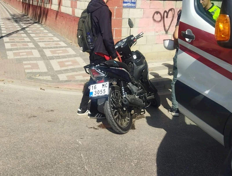 Bursa’da otomobil ile motosiklet çarpıştı: 3 yaralı
