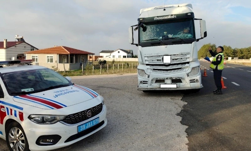 Kırklareli’de ağır tonajlı araçlar denetledi
