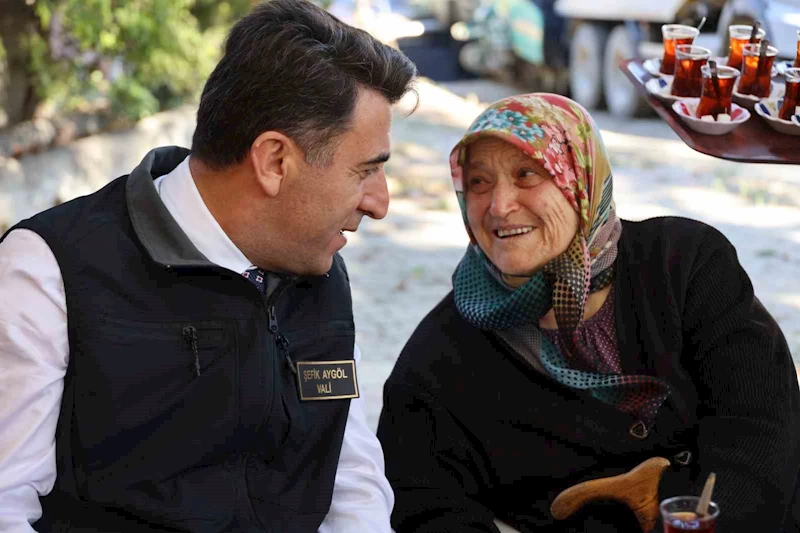 Bilecik Valisi Şefik Aygöl, Gökpınar köy sakinleri ile bir araya geldi
