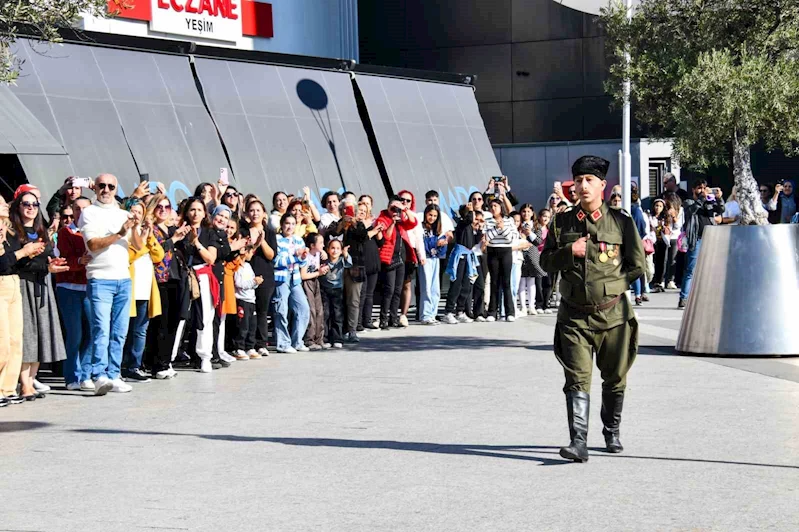 Esenyurt’ta 400 kişi Cumhuriyet’in 101. yılını zeybek oynayarak kutladı
