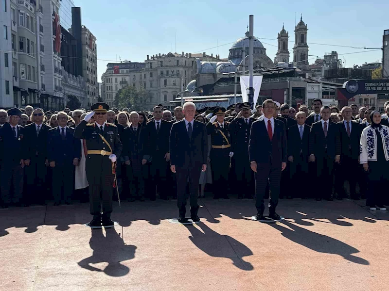 Cumhuriyet Bayramı öncesi Taksim’de tören düzenlendi
