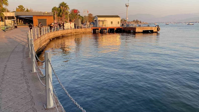 Bağırarak denize atlayan kız çocuğunu vatandaşlar kurtardı
