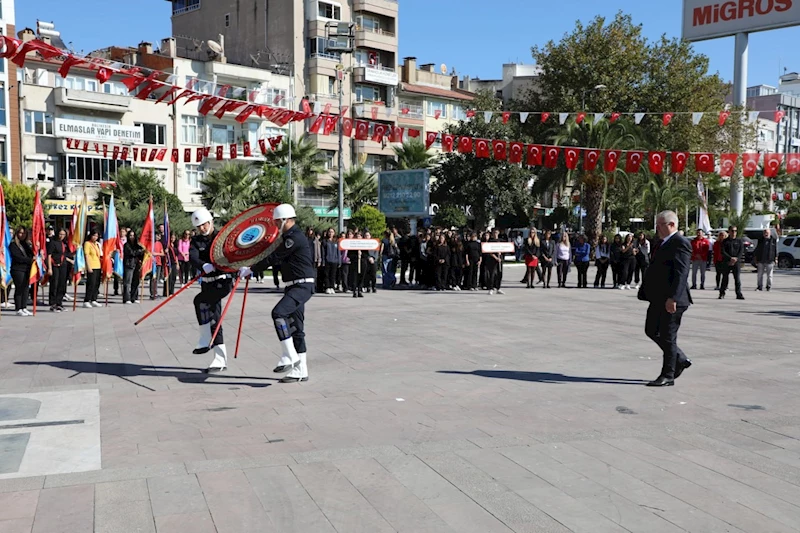 Edremit’te Cumhuriyet’in 101. yılı kutlamaları coşkuyla başladı
