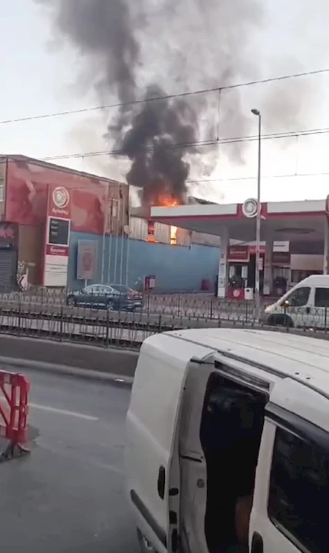 Sultangazi’de oto tamirhanesinde korkutan yangın