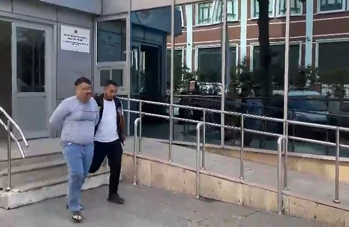 Esenyurt’ta sokakta çırılçıplak dolaşan şahıs gözaltına alındı
