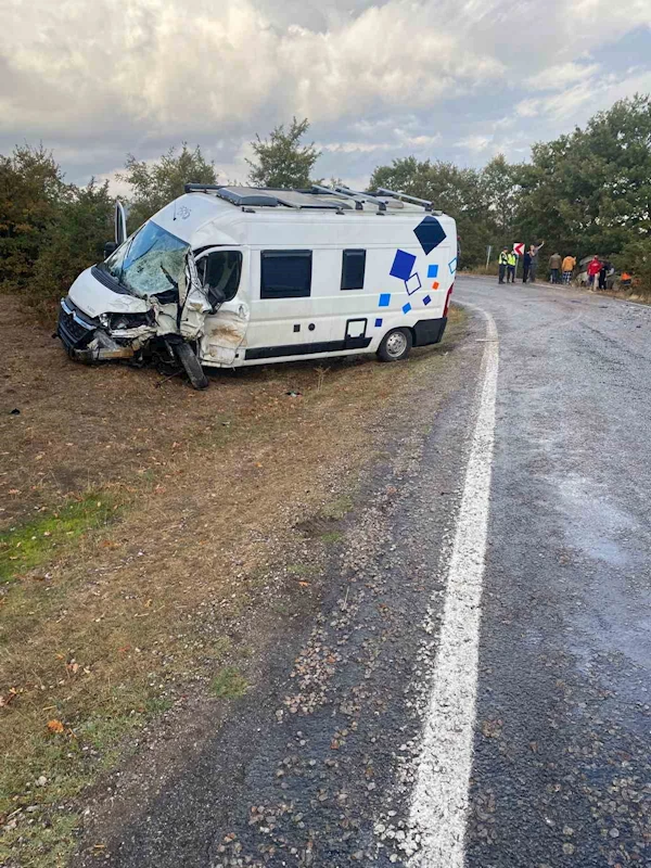 Balya’da 2 minibüsün karıştığı trafik kazasında; 8 yaralı
