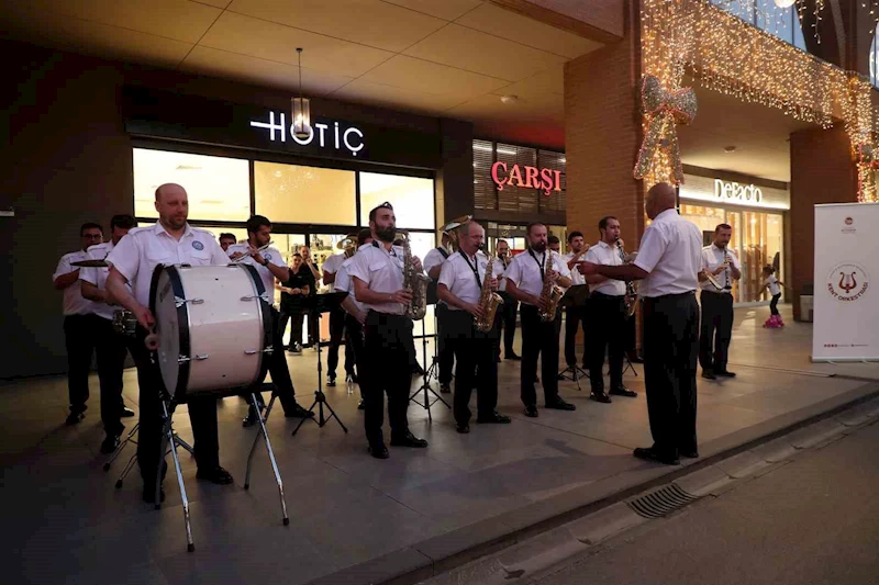 Sakarya Büyükşehir’in orkestrası neşeyi bu kez Serdivan’a taşıdı
