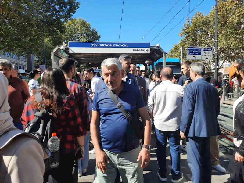 Yol çalışması nedeniyle Bağcılar - Kabataş Tramvay hattında yoğunluk yaşandı