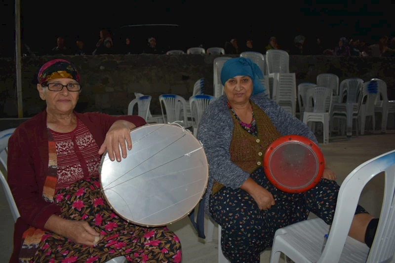 Ayvacık’ta darbukacı ve davulcu iki kadın, düğünlerin vazgeçilmezi oluyor
