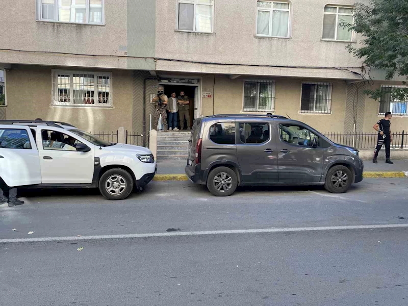 Avcılar’da özel harekat destekli aranan şahıs operasyonu:2 gözaltı
